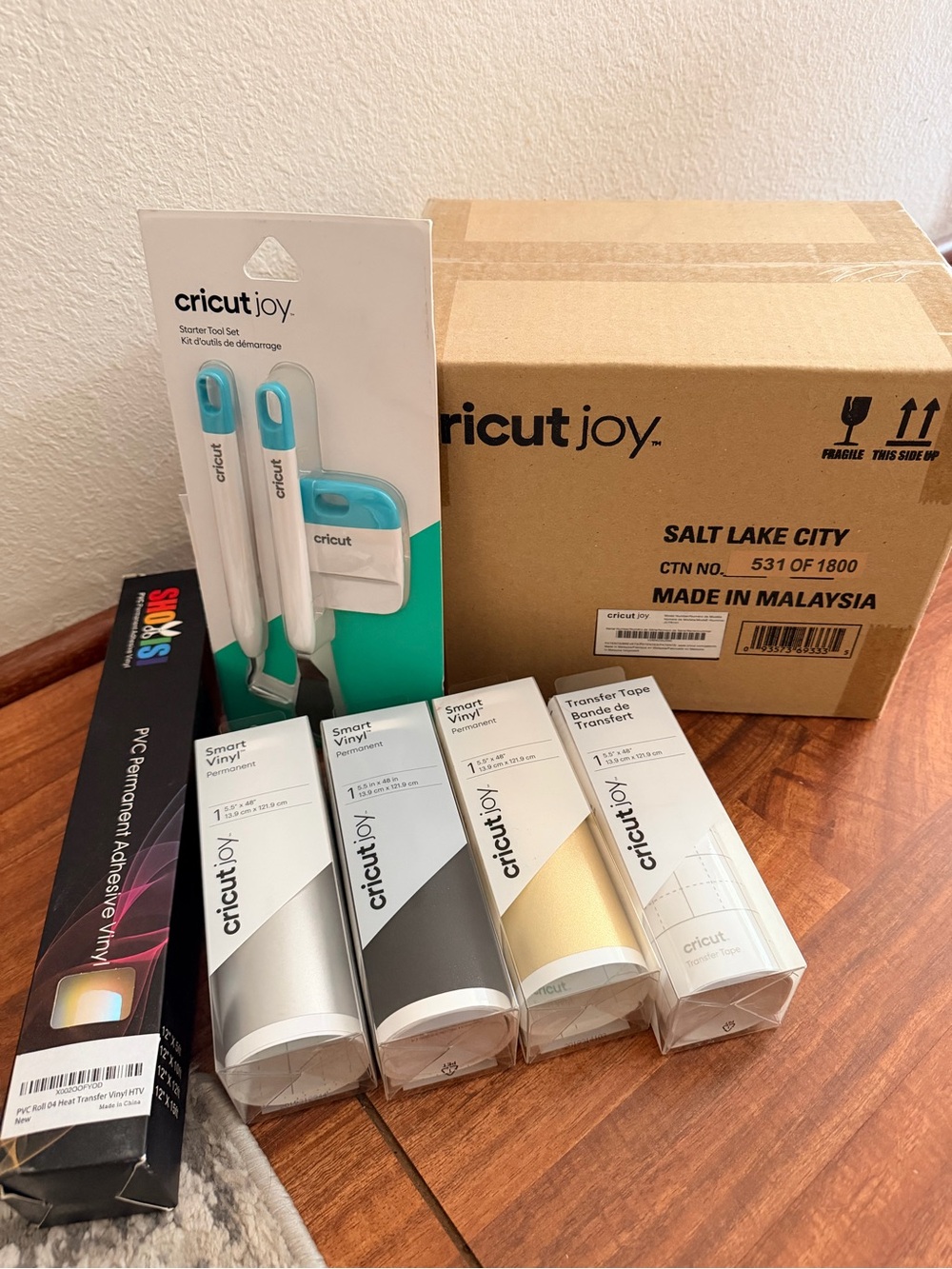 Cricut Starter Tool Set with Smart Vinyl & Transfer Tape - White/Teal